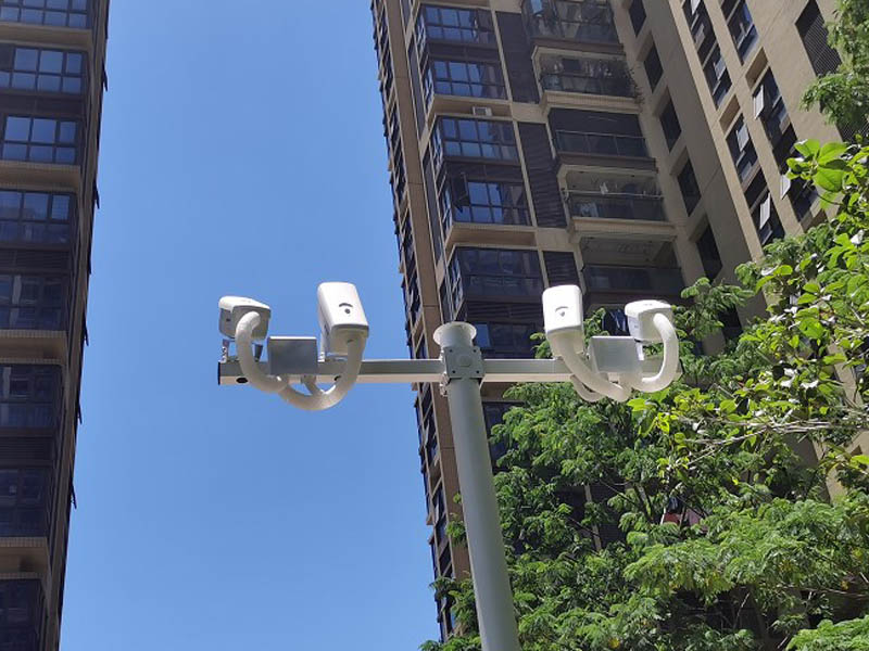 安装红外线监控抛物摄像机